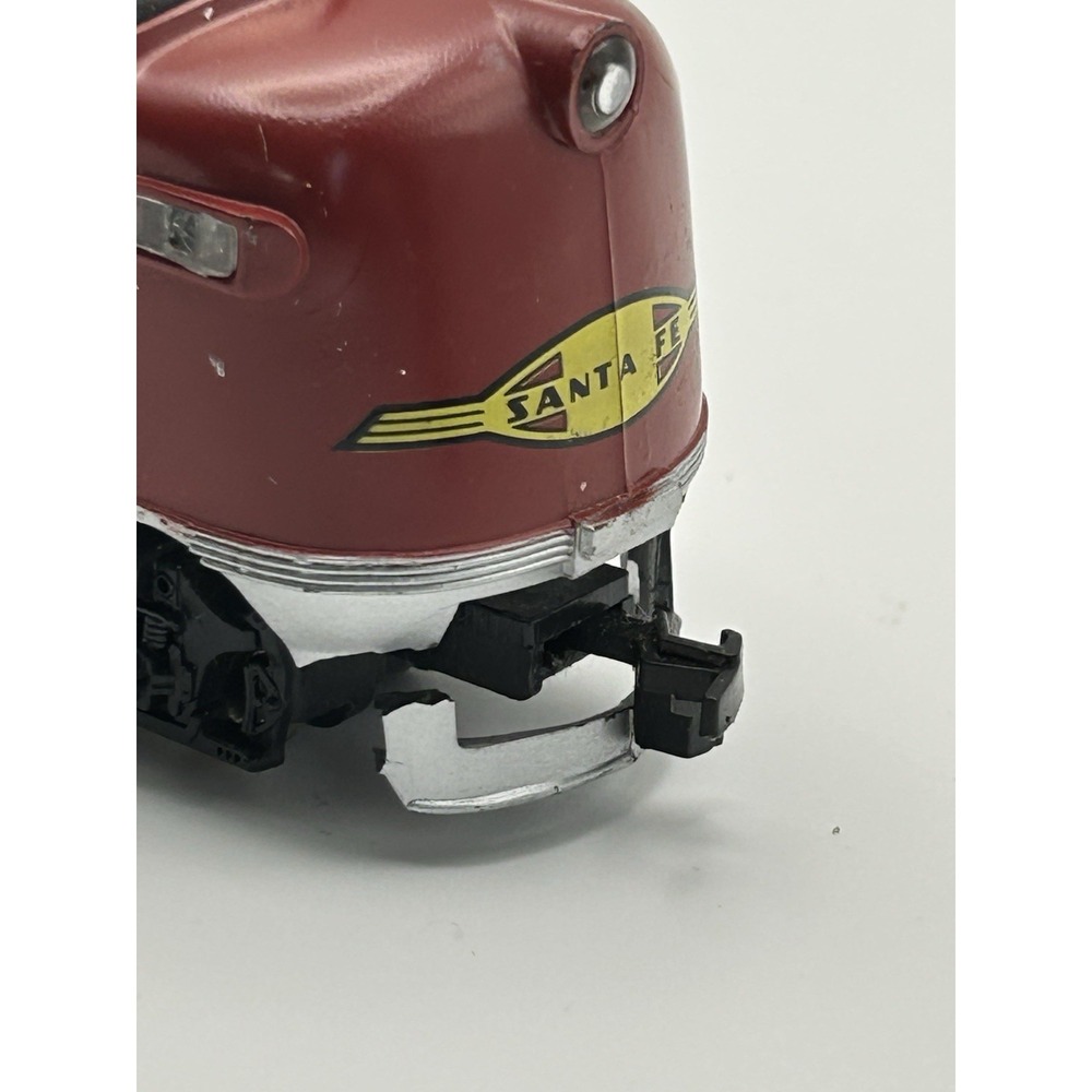 Model Power HO Scale Santa Fe Diesel Locomotive Engine Untested Read: SEE PHOTOS - Picture 5 of 12